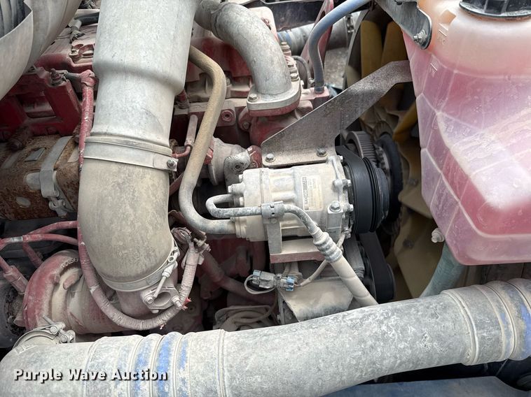 image for item EJ4614 2015 Mack CXU633 semi truck