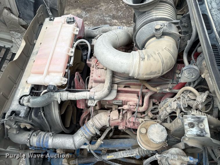 image for item EJ4614 2015 Mack CXU633 semi truck