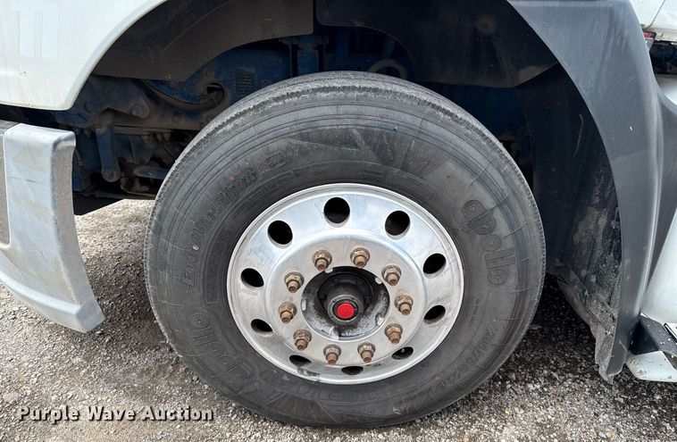 image for item EJ4614 2015 Mack CXU633 semi truck