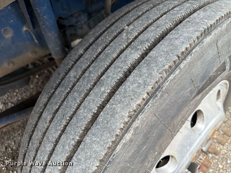 image for item EJ4614 2015 Mack CXU633 semi truck