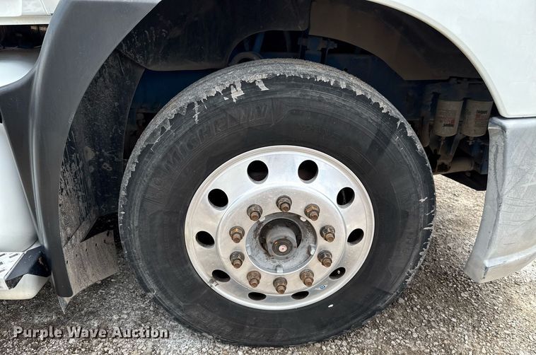 image for item EJ4614 2015 Mack CXU633 semi truck