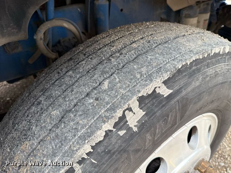 image for item EJ4614 2015 Mack CXU633 semi truck