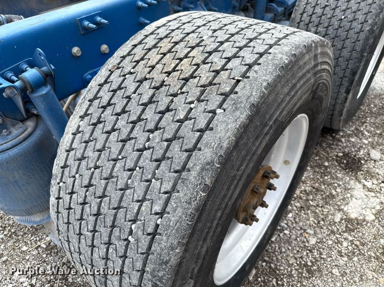 image for item EJ4614 2015 Mack CXU633 semi truck