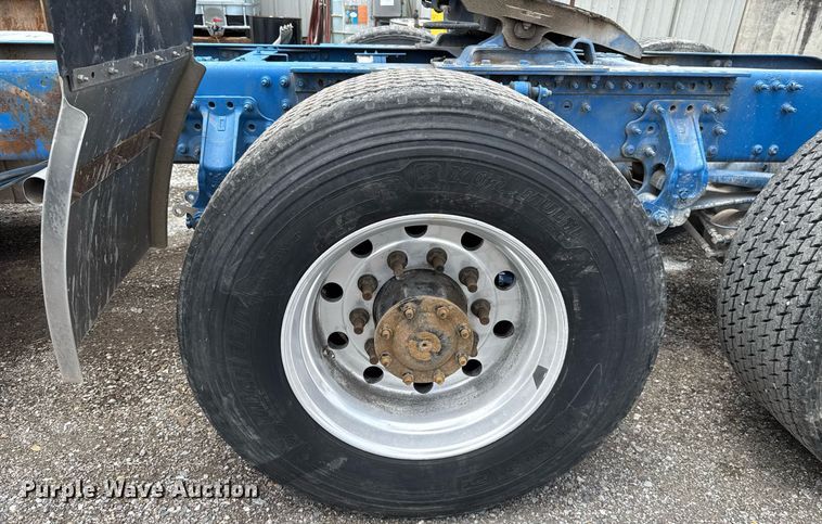 image for item EJ4614 2015 Mack CXU633 semi truck