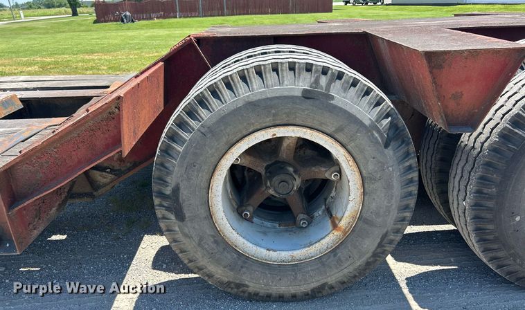 image for item EK8267 1992 Witzco Challenger RG-50 lowboy equipment trailer