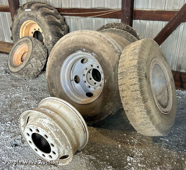 image for item EK8292 (11) Tires and wheel