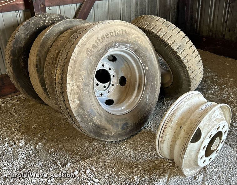 image for item EK8292 (11) Tires and wheel