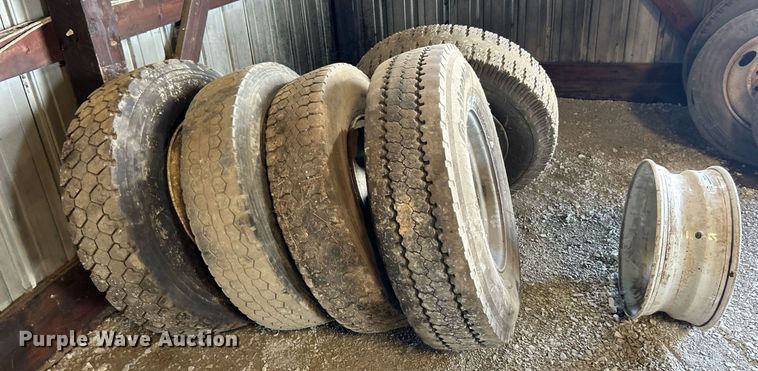image for item EK8292 (11) Tires and wheel