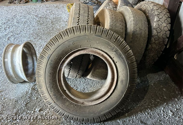 image for item EK8292 (11) Tires and wheel