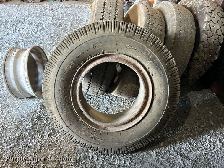 image for item EK8292 (11) Tires and wheel