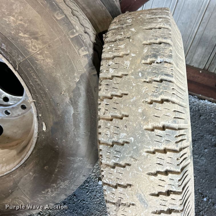 image for item EK8292 (11) Tires and wheel