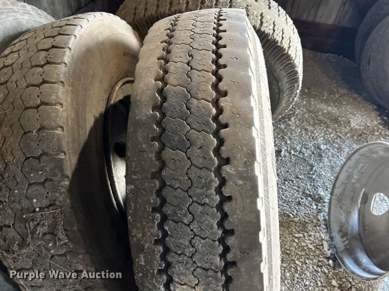 image for item EK8292 (11) Tires and wheel