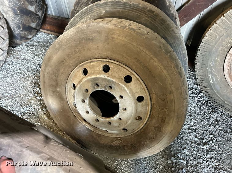 image for item EK8292 (11) Tires and wheel