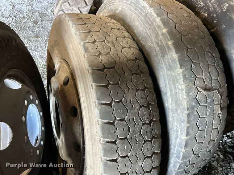 image for item EK8292 (11) Tires and wheel