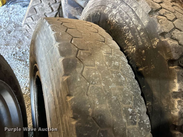 image for item EK8292 (11) Tires and wheel