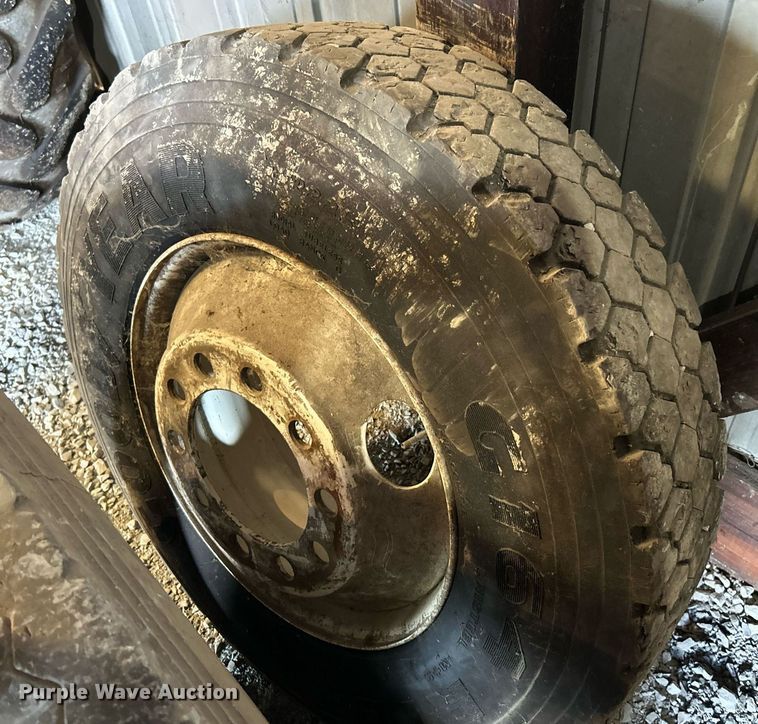 image for item EK8292 (11) Tires and wheel