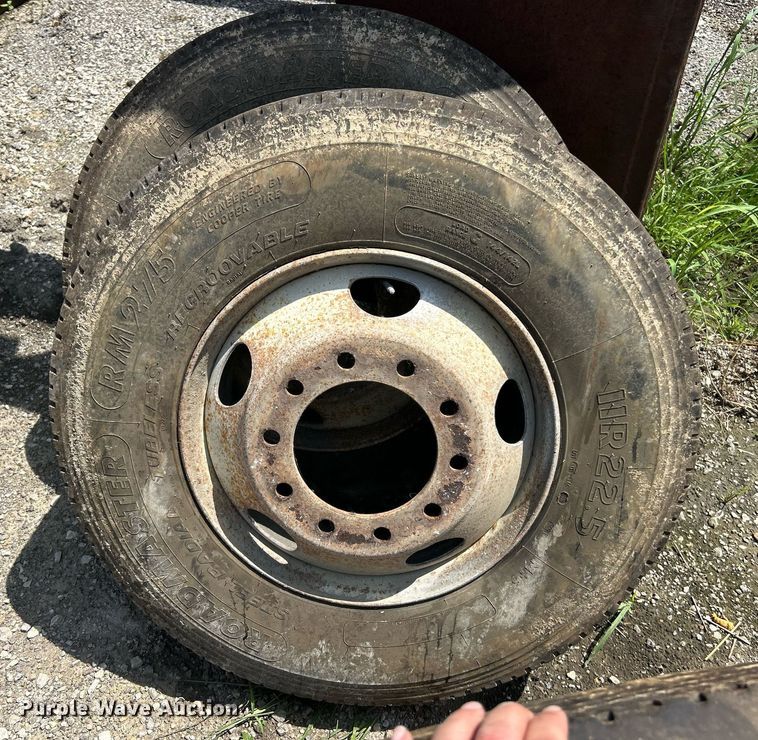 image for item EK8292 (11) Tires and wheel