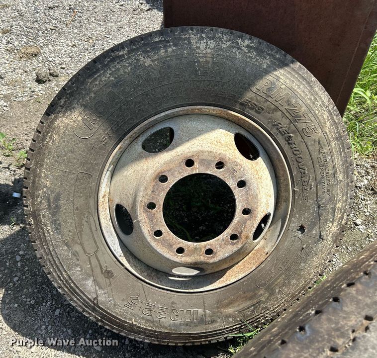 image for item EK8292 (11) Tires and wheel