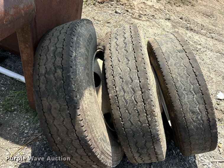 image for item EK8292 (11) Tires and wheel