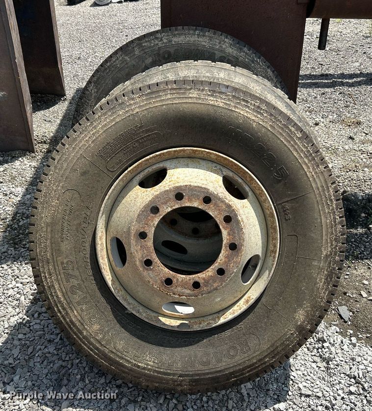 image for item EK8292 (11) Tires and wheel