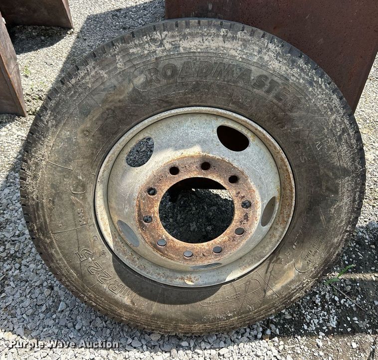 image for item EK8292 (11) Tires and wheel