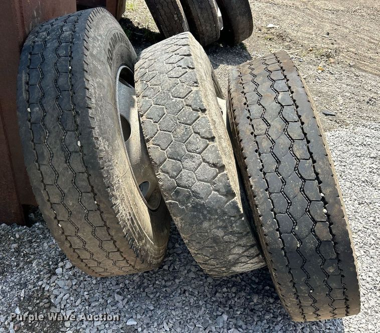 image for item EK8292 (11) Tires and wheel