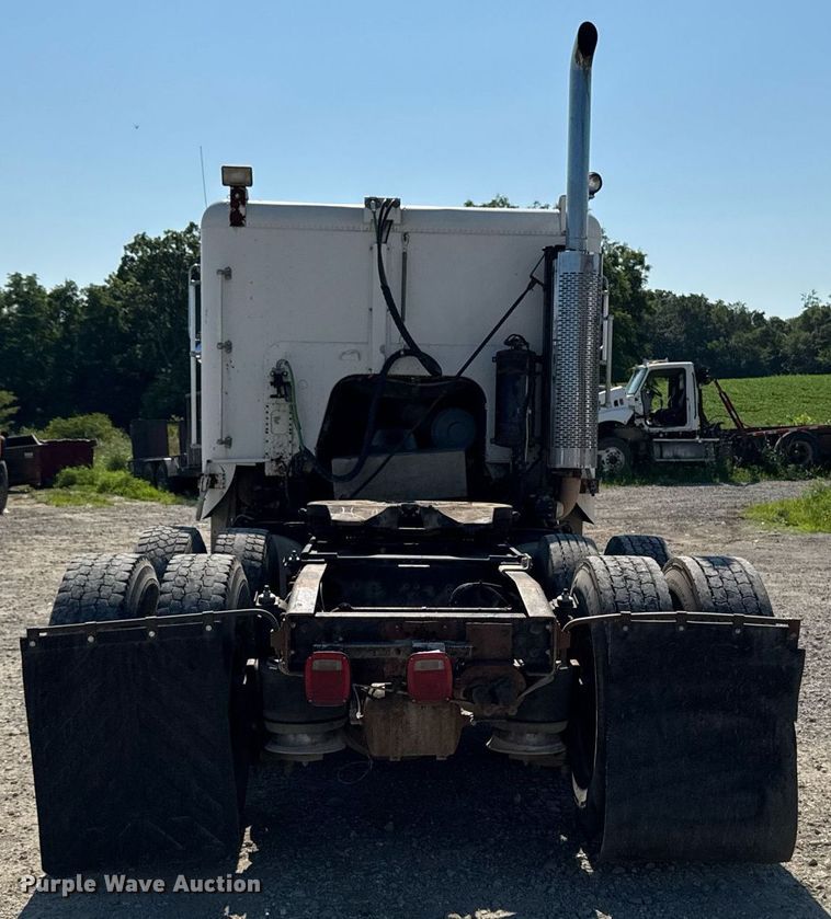 image for item EM2110 1992 Freightliner USF-1E semi truck