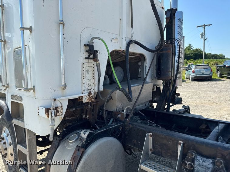 image for item EM2110 1992 Freightliner USF-1E semi truck