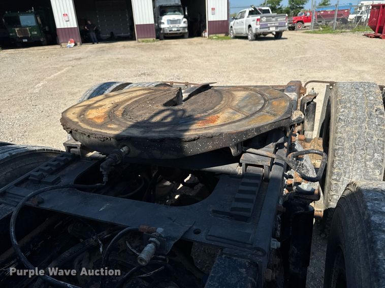 image for item EM2110 1992 Freightliner USF-1E semi truck