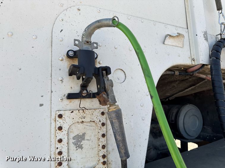 image for item EM2110 1992 Freightliner USF-1E semi truck