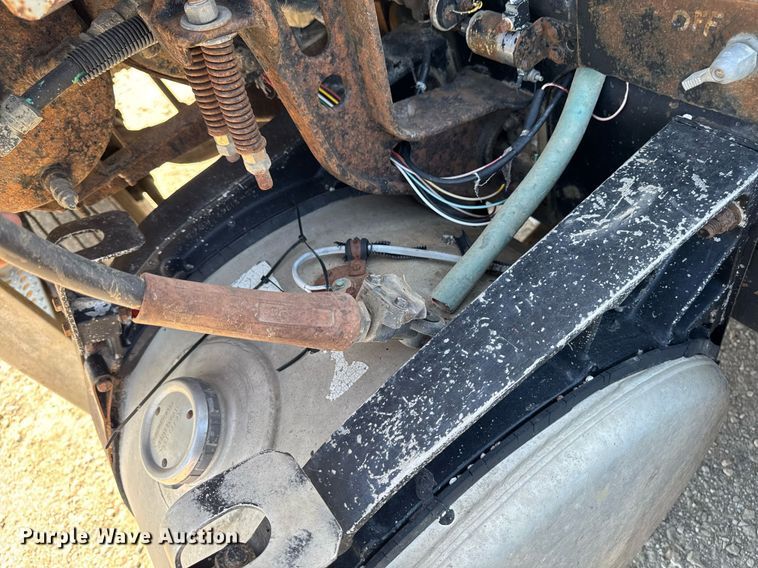 image for item EM2110 1992 Freightliner USF-1E semi truck