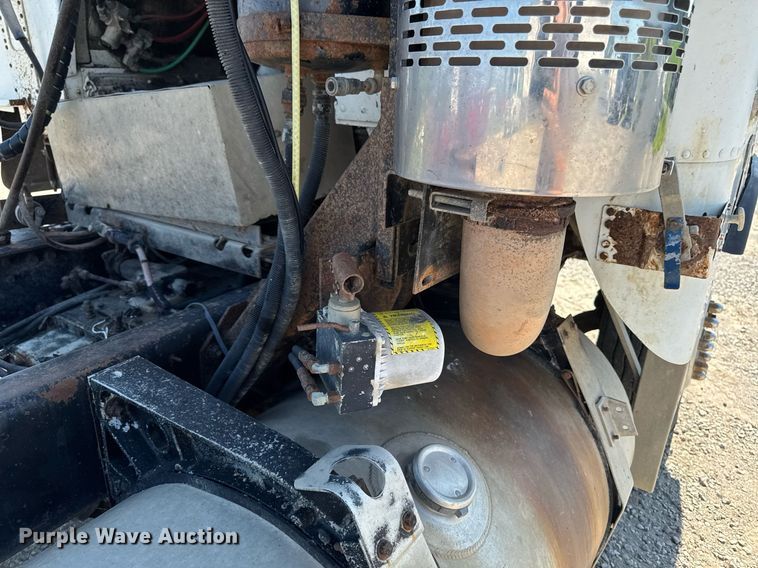 image for item EM2110 1992 Freightliner USF-1E semi truck