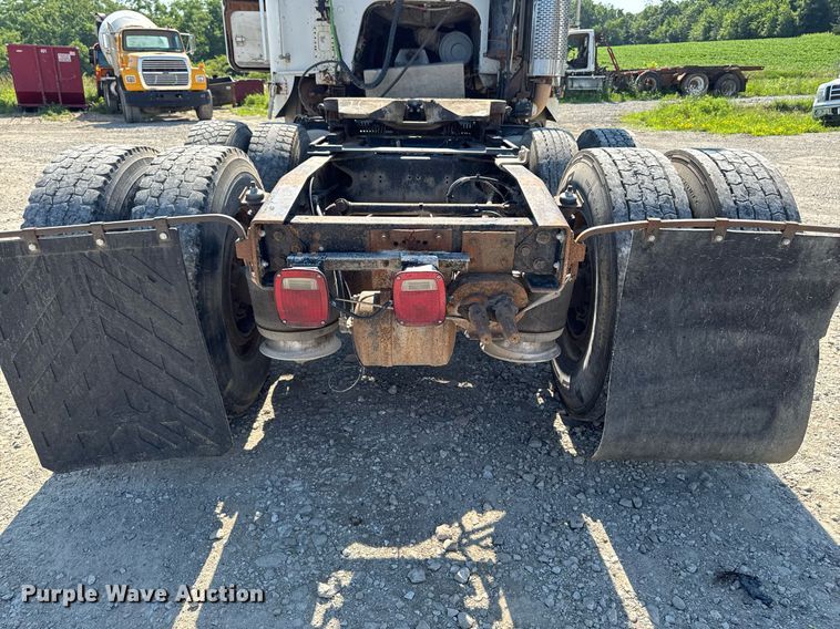 image for item EM2110 1992 Freightliner USF-1E semi truck