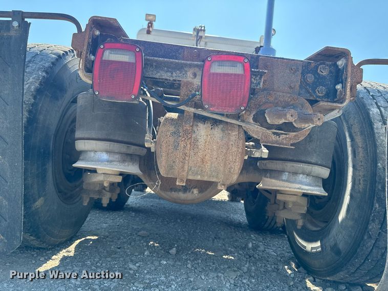 image for item EM2110 1992 Freightliner USF-1E semi truck