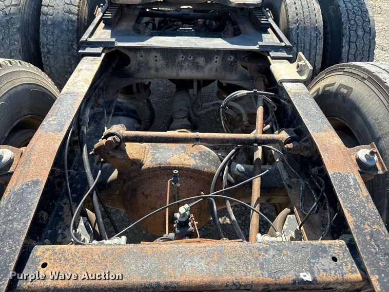 image for item EM2110 1992 Freightliner USF-1E semi truck