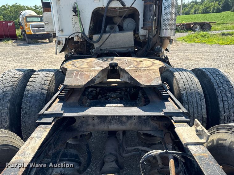 image for item EM2110 1992 Freightliner USF-1E semi truck