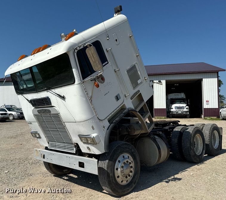 image for item EM2110 1992 Freightliner USF-1E semi truck