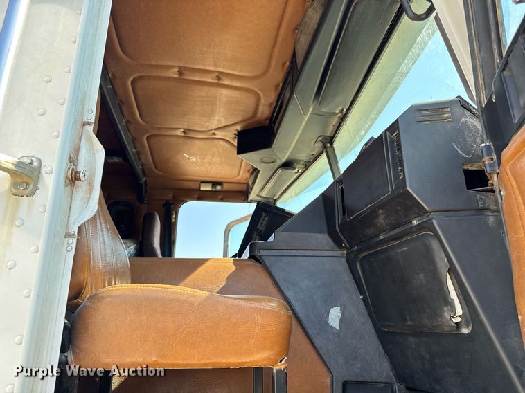 image for item EM2110 1992 Freightliner USF-1E semi truck