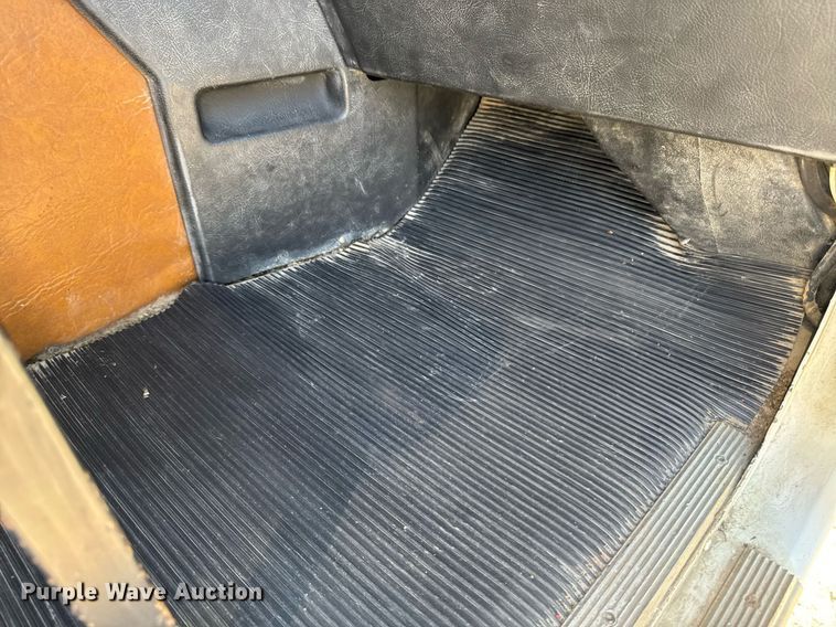 image for item EM2110 1992 Freightliner USF-1E semi truck