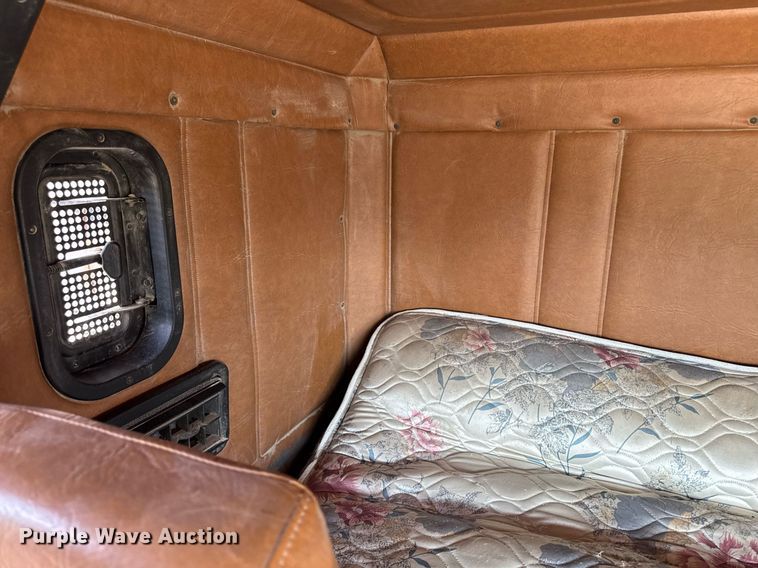 image for item EM2110 1992 Freightliner USF-1E semi truck