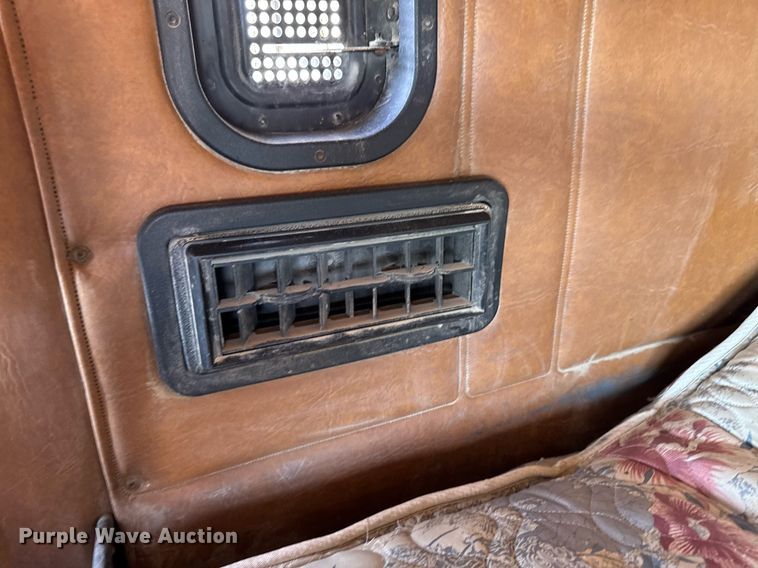 image for item EM2110 1992 Freightliner USF-1E semi truck