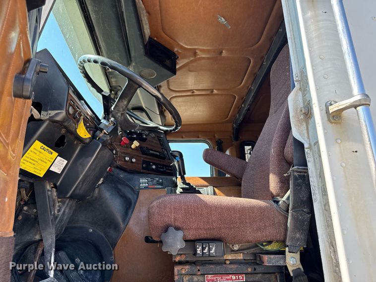 image for item EM2110 1992 Freightliner USF-1E semi truck