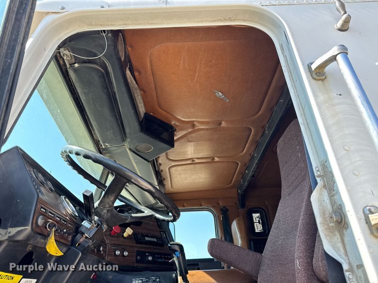 image for item EM2110 1992 Freightliner USF-1E semi truck