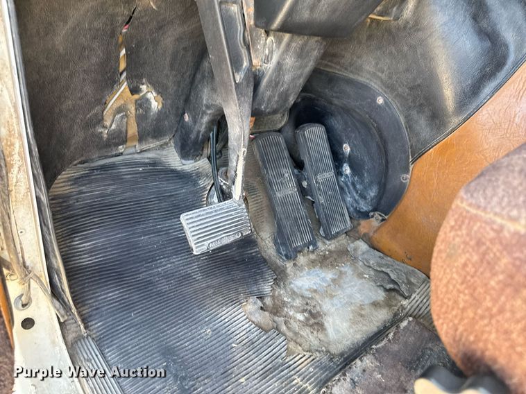 image for item EM2110 1992 Freightliner USF-1E semi truck