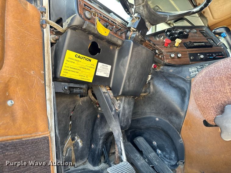 image for item EM2110 1992 Freightliner USF-1E semi truck