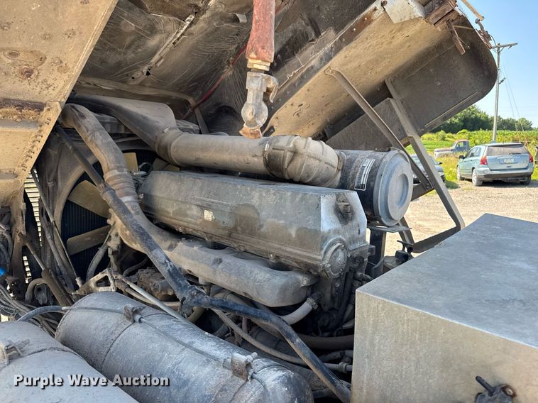 image for item EM2110 1992 Freightliner USF-1E semi truck