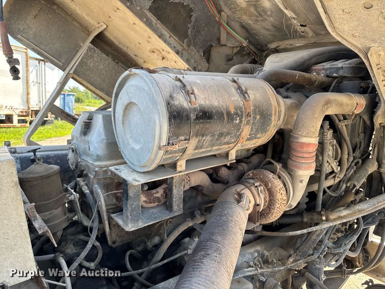 image for item EM2110 1992 Freightliner USF-1E semi truck