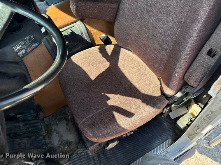 image for item EM2110 1992 Freightliner USF-1E semi truck