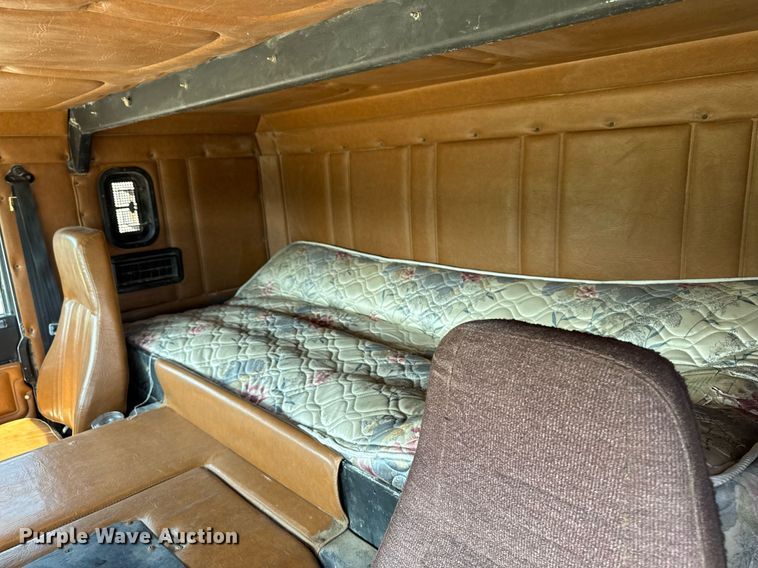 image for item EM2110 1992 Freightliner USF-1E semi truck