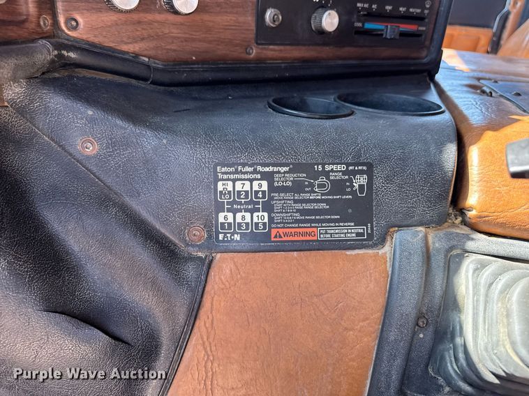 image for item EM2110 1992 Freightliner USF-1E semi truck